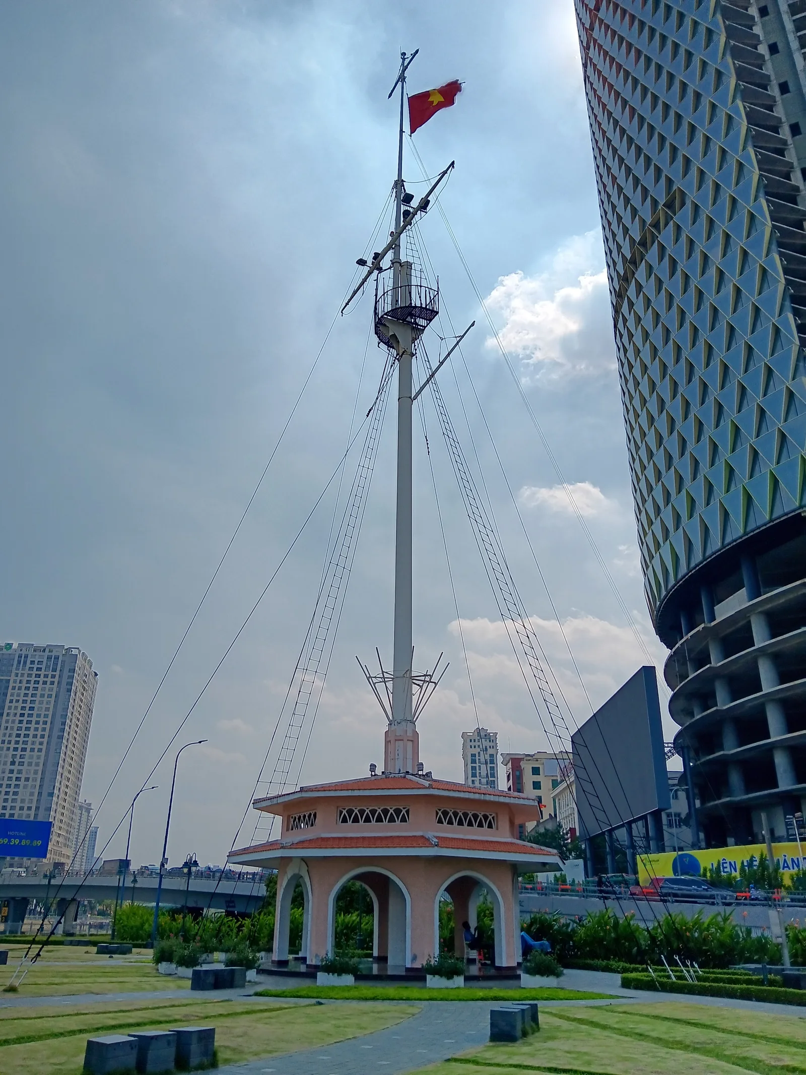 Main view at Thu Ngu Flagpole Ho Chi Minh City — travel photo