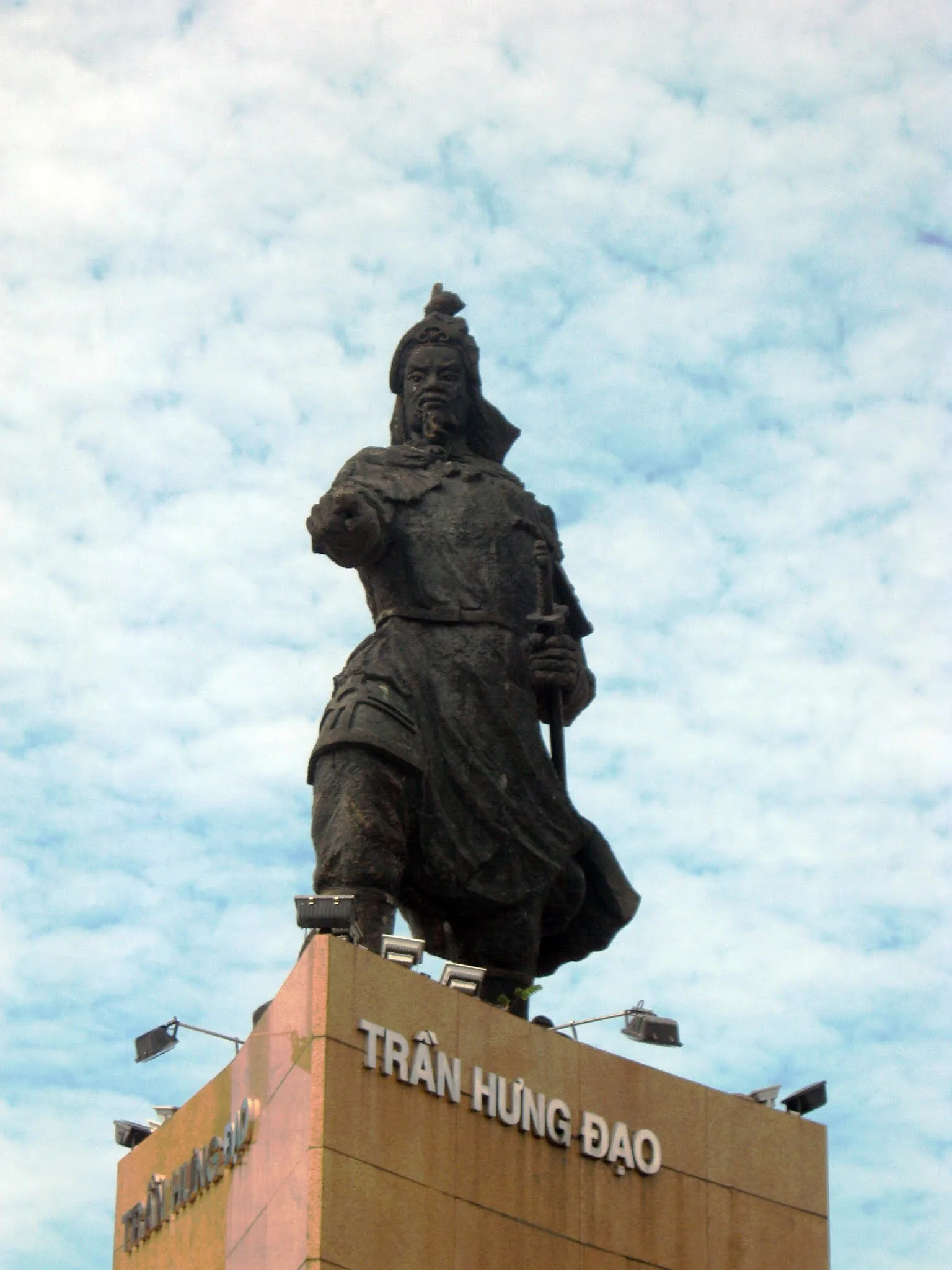 Main view at Tượng Đức Thánh Trần Hưng Đạo Ho Chi Minh City — travel photo