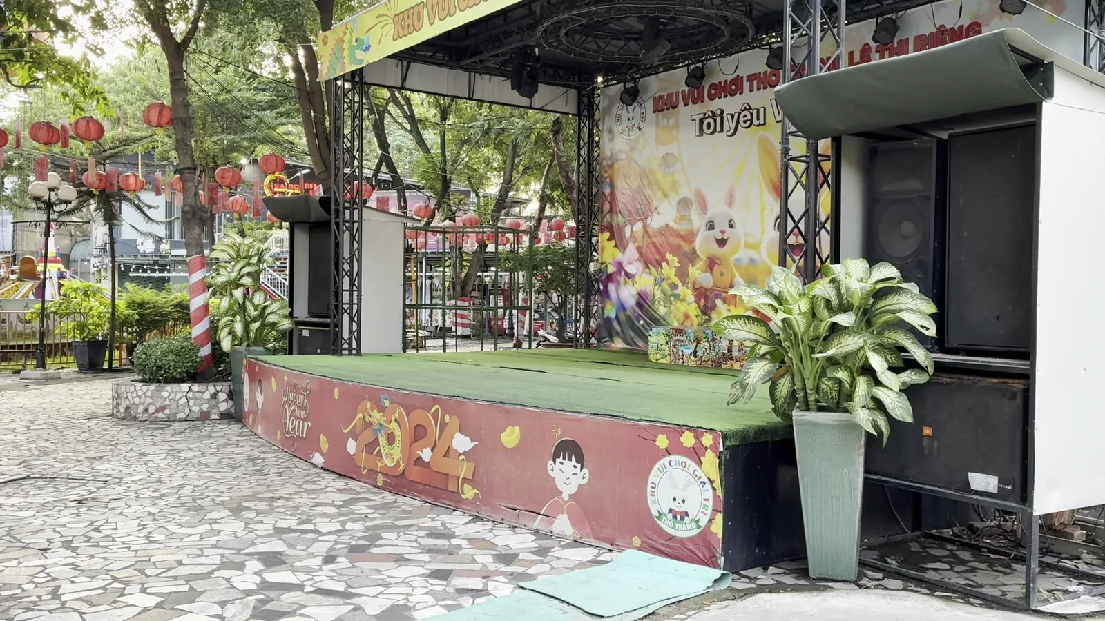 Atmosphere at White Rabbit Amusement Park Ho Chi Minh City — travel photo