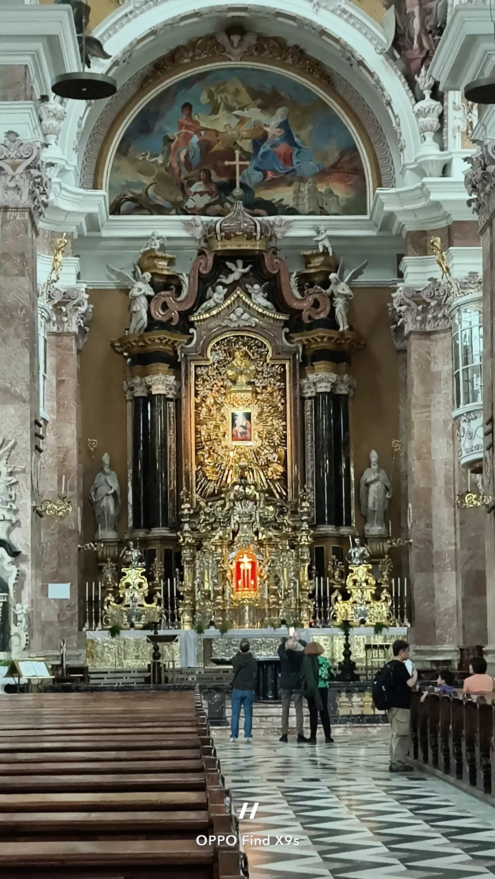 Main view at Dom zu St. Jakob (Innsbruck) Innsbruck — travel photo