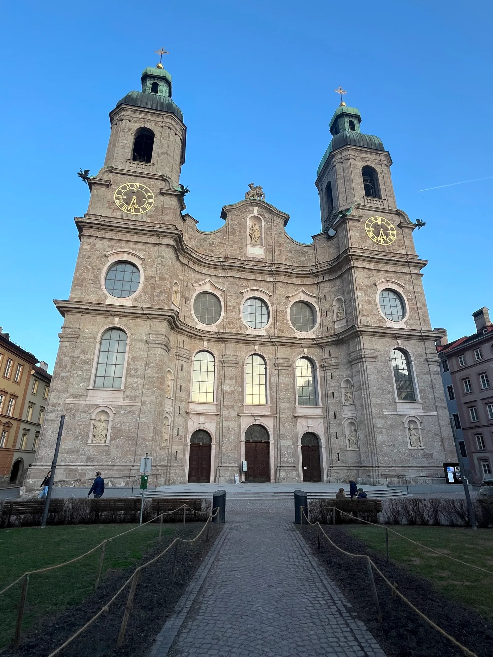 Details at Dom zu St. Jakob (Innsbruck) Innsbruck — travel photo