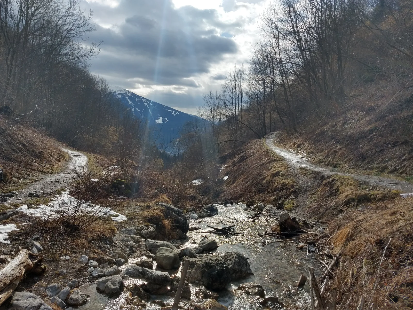 Main view at Höttinger Bild Innsbruck — travel photo