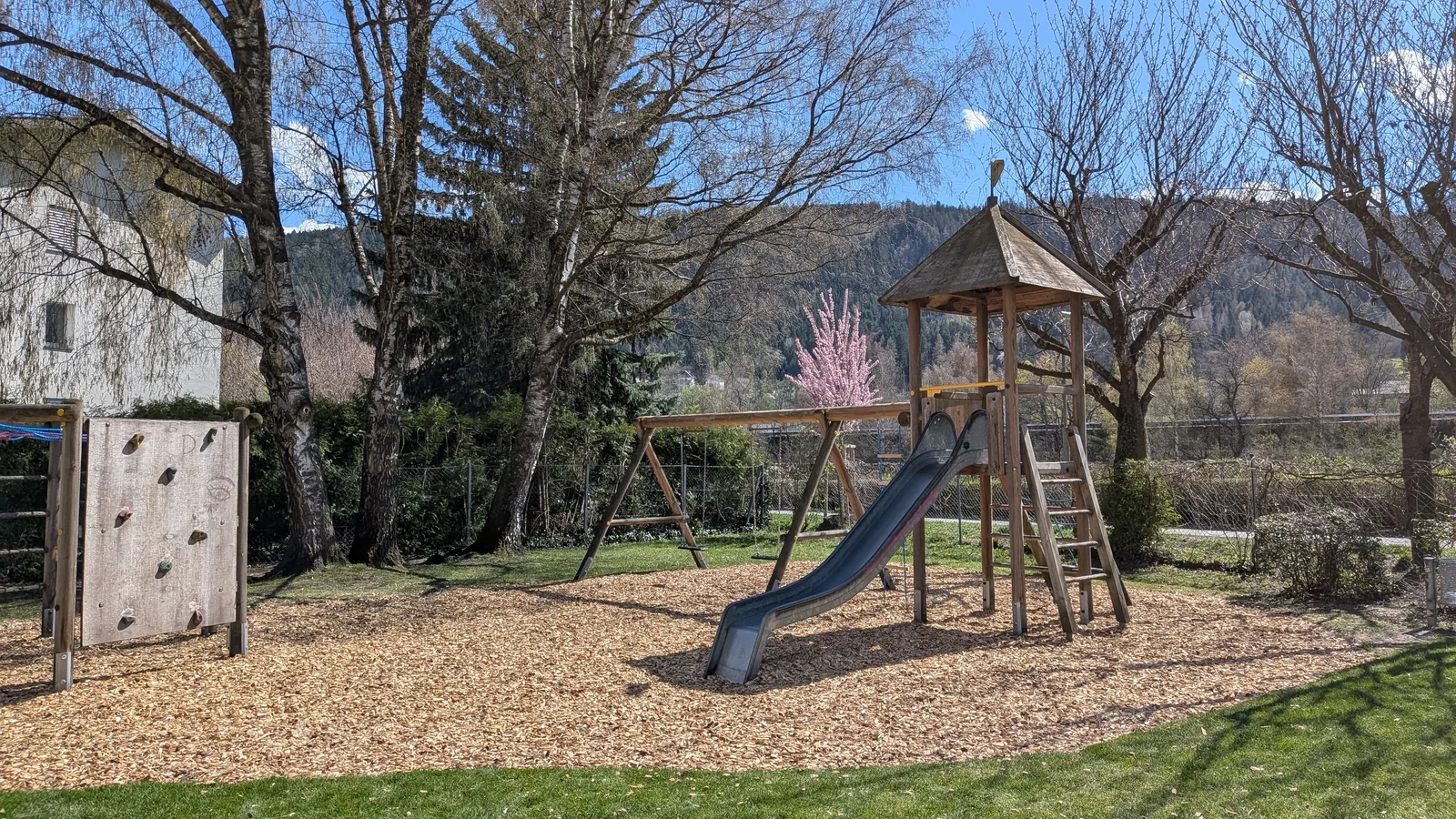 Main view at Spielplatz Dr. Stumpf-Straße West Innsbruck — travel photo