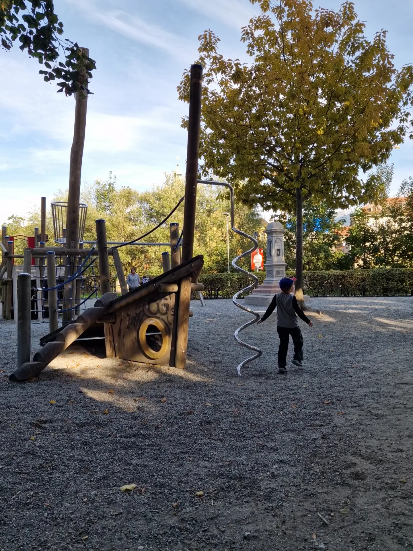 Main view at Spielplatz im Waltherpark Innsbruck — travel photo