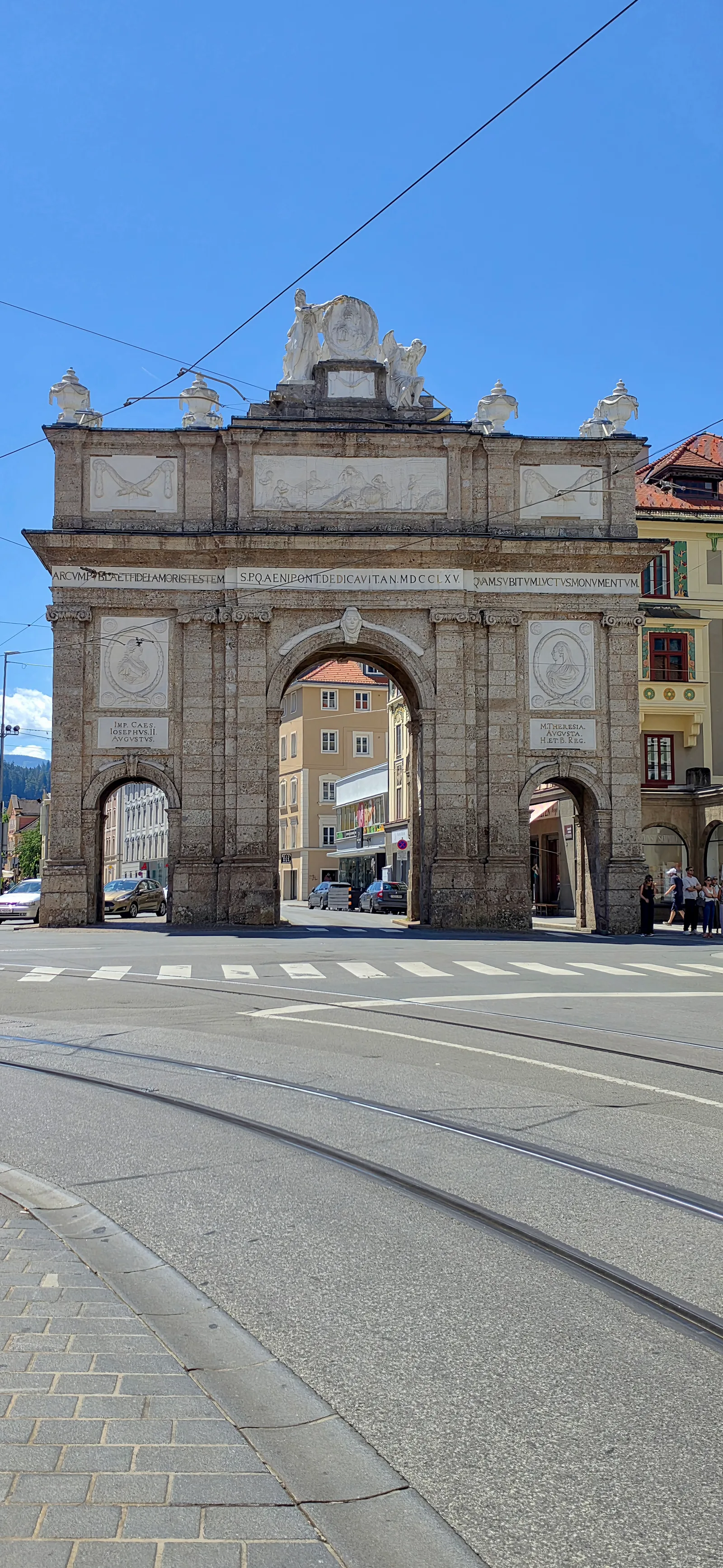Atmosphere at Triumphal Arch Innsbruck — travel photo