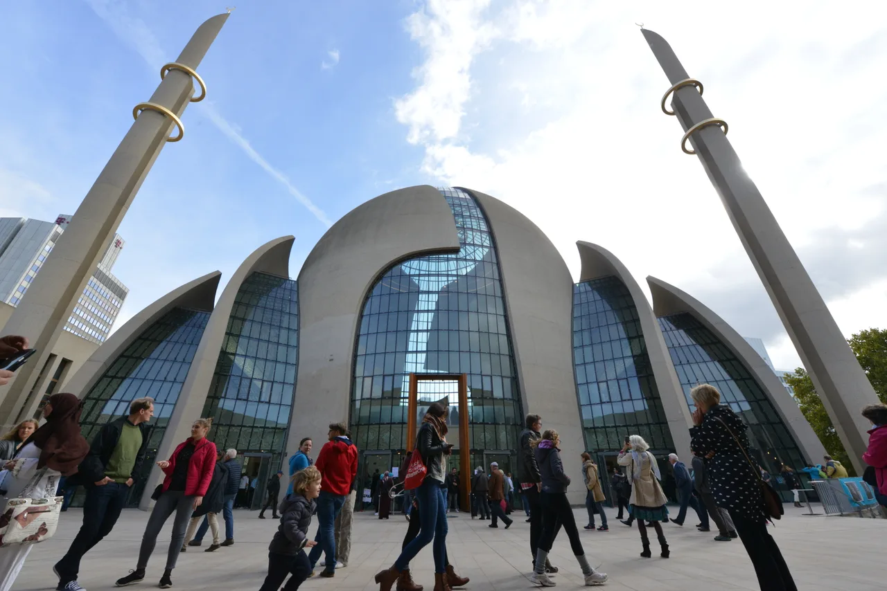 Cologne Central Mosque — budget guide Köln