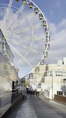 Atmosphere at Das Kölner Riesenrad am Schokoladenmuseum Köln — travel photo