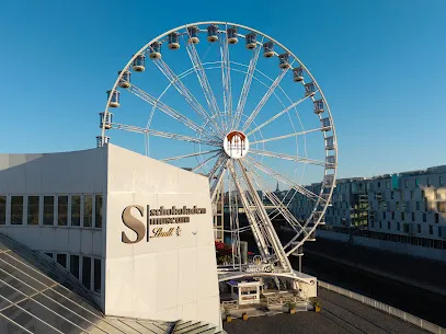 Das Kölner Riesenrad am Schokoladenmuseum