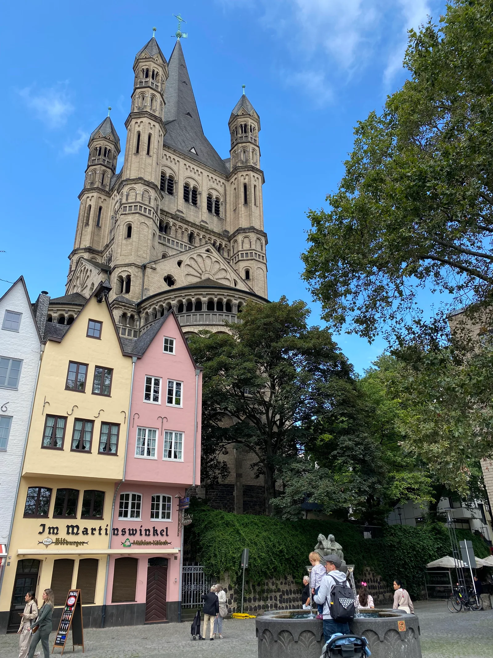 Atmosphere at Fischweiber-Brunnen (Rainer Walk, 1986) Köln — travel photo