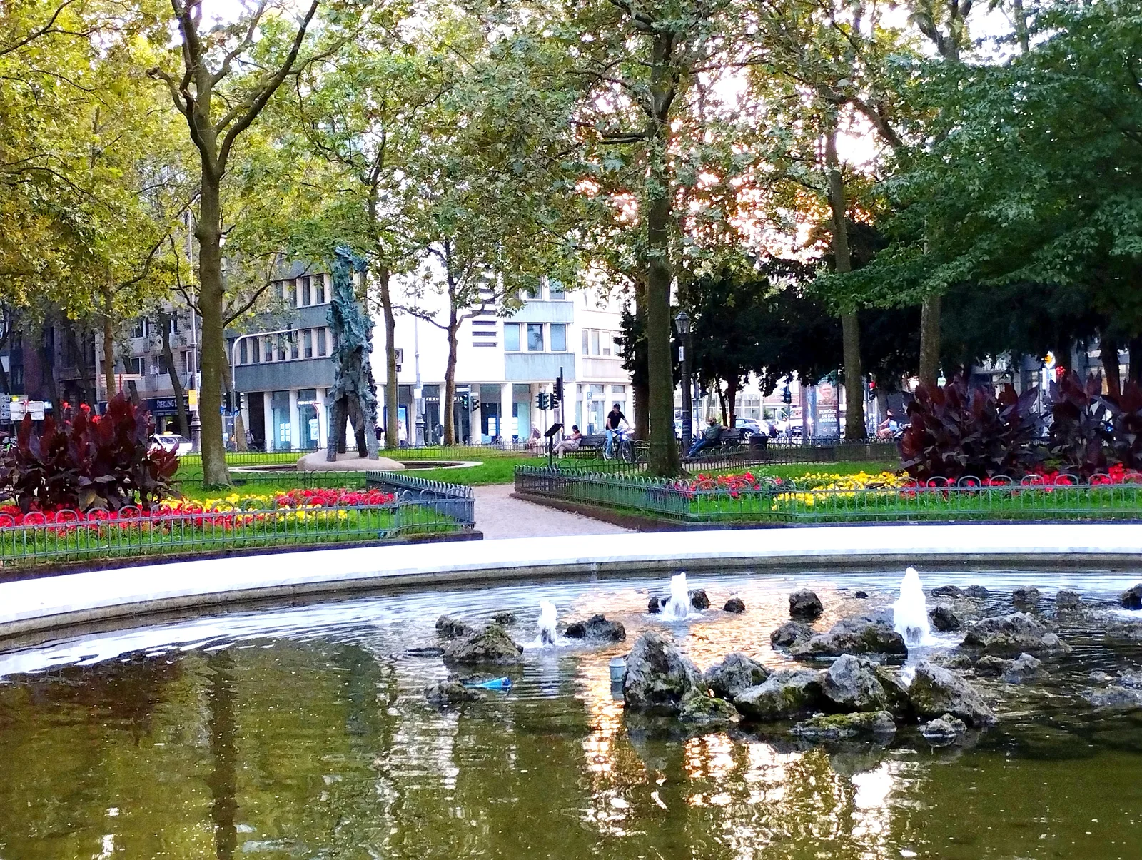 Atmosphere at Grünanlage am Kaiser-Wilhelm-Ring Köln — travel photo