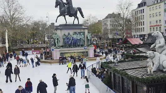 Atmosphere at Heumarkt Köln — travel photo