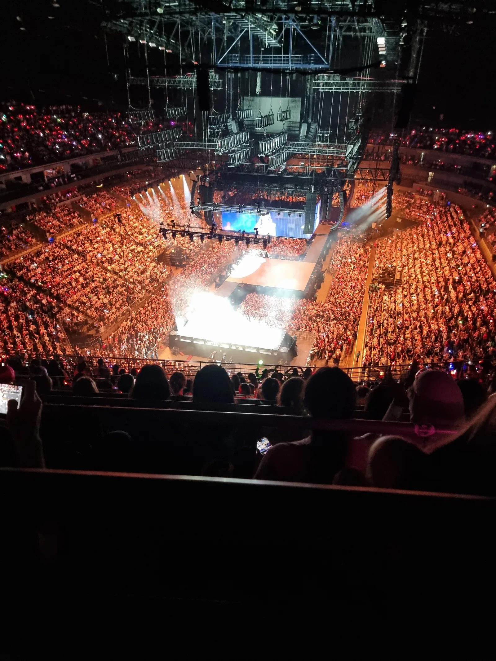 Atmosphere at Lanxess Arena Köln — travel photo