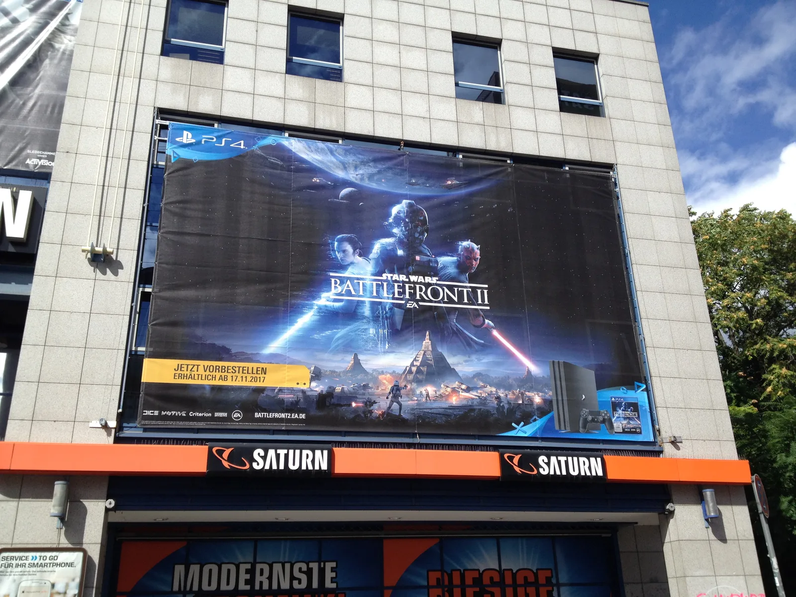 Atmosphere at MediaMarkt Köln Hansaring Köln — travel photo
