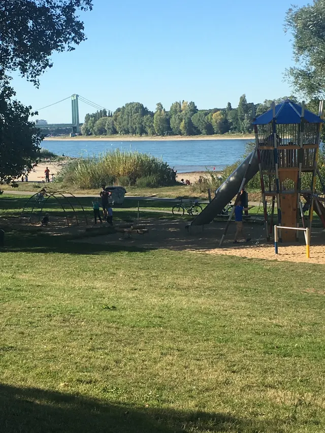 Playground Rodenkirchener Riviera in Köln