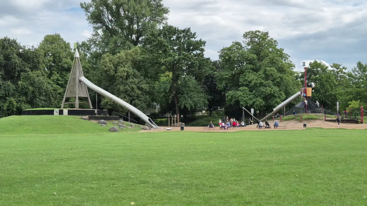 Spielplatz im Rheinpark — family guide Köln