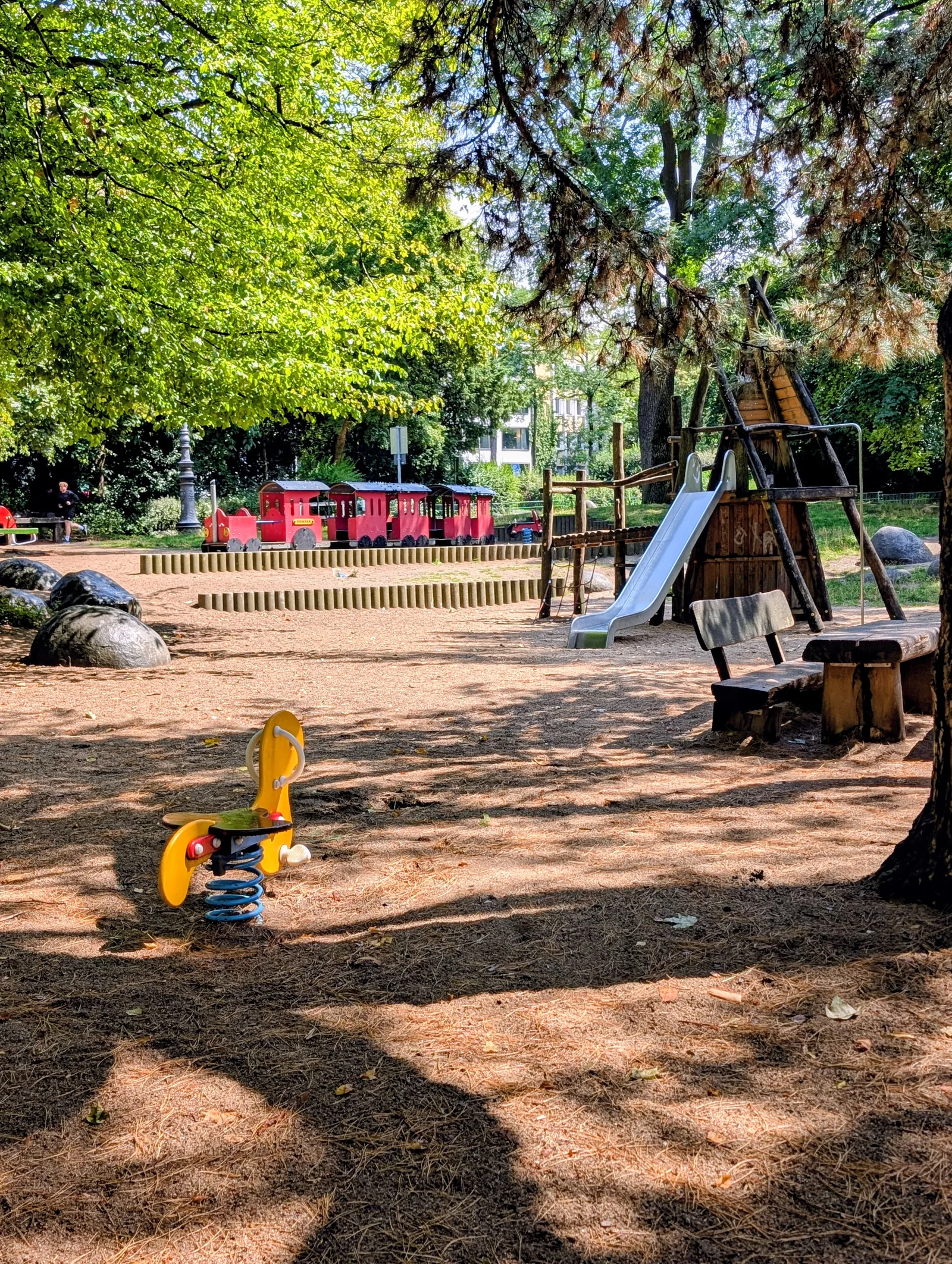 Details at Spielplatz Volksgarten Köln — travel photo