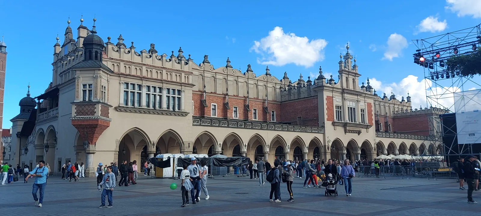 Atmosphere at Adam Mickiewicz Monument Kraków — travel photo