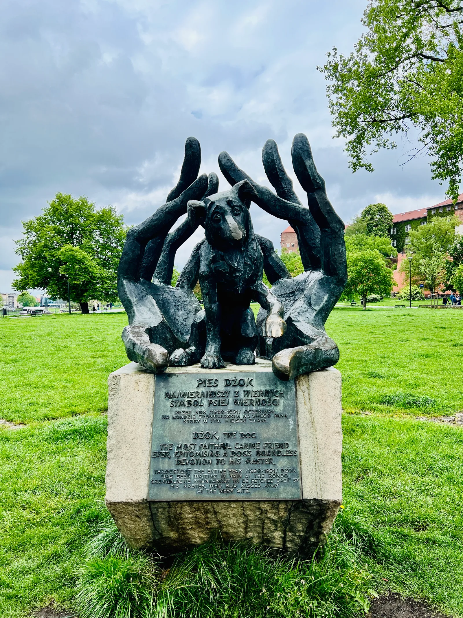 Main view at Dżok The Dog monument Kraków — travel photo