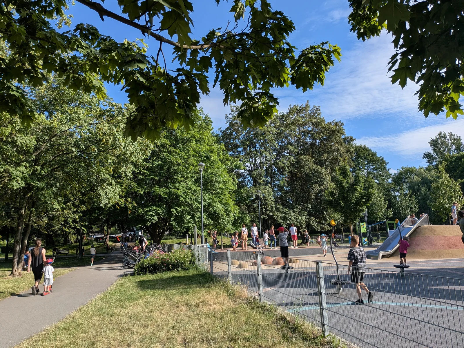Details at Krowoderski Park Kraków — travel photo