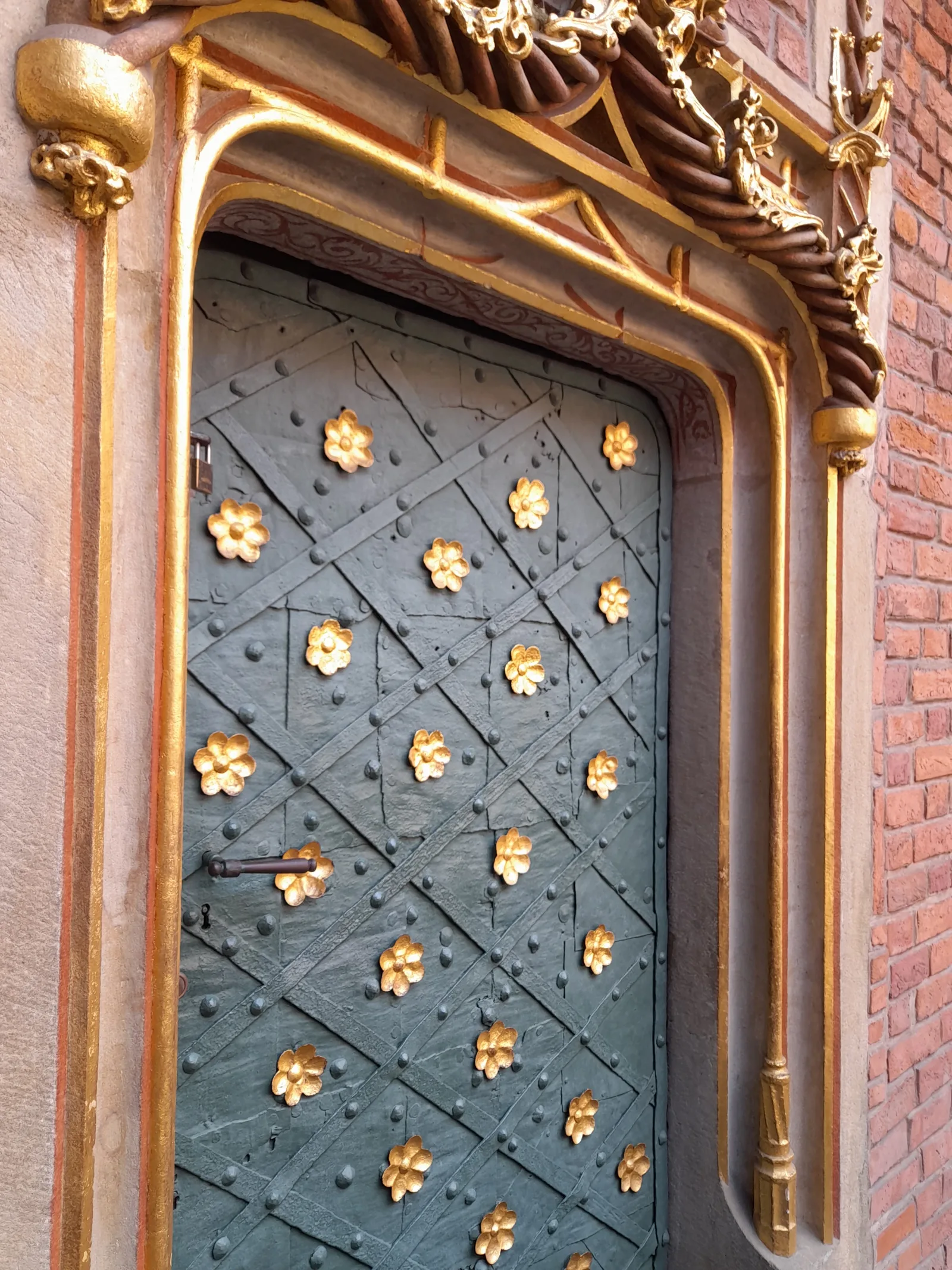 Details at Muzeum Uniwersytetu Jagiellońskiego Collegium Maius Kraków — travel photo