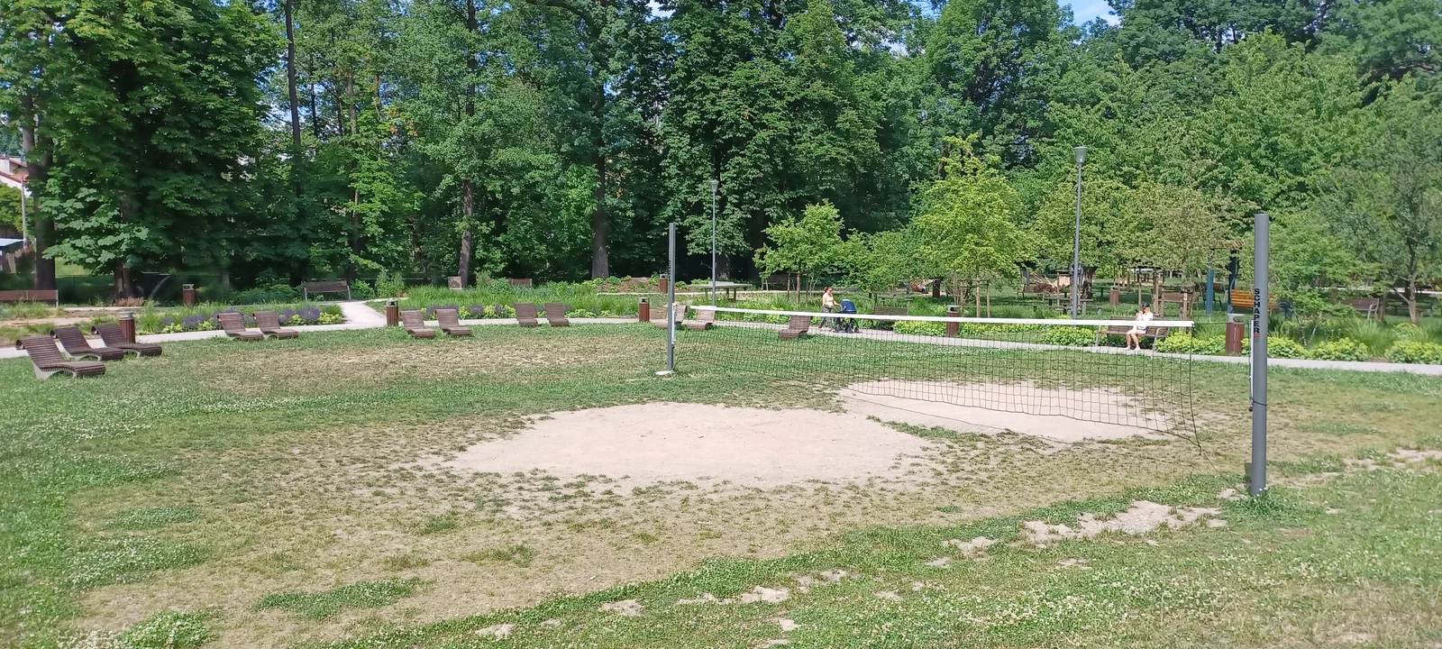 Atmosphere at Park kieszonkowy „Ogród nad Sudołem” Kraków — travel photo