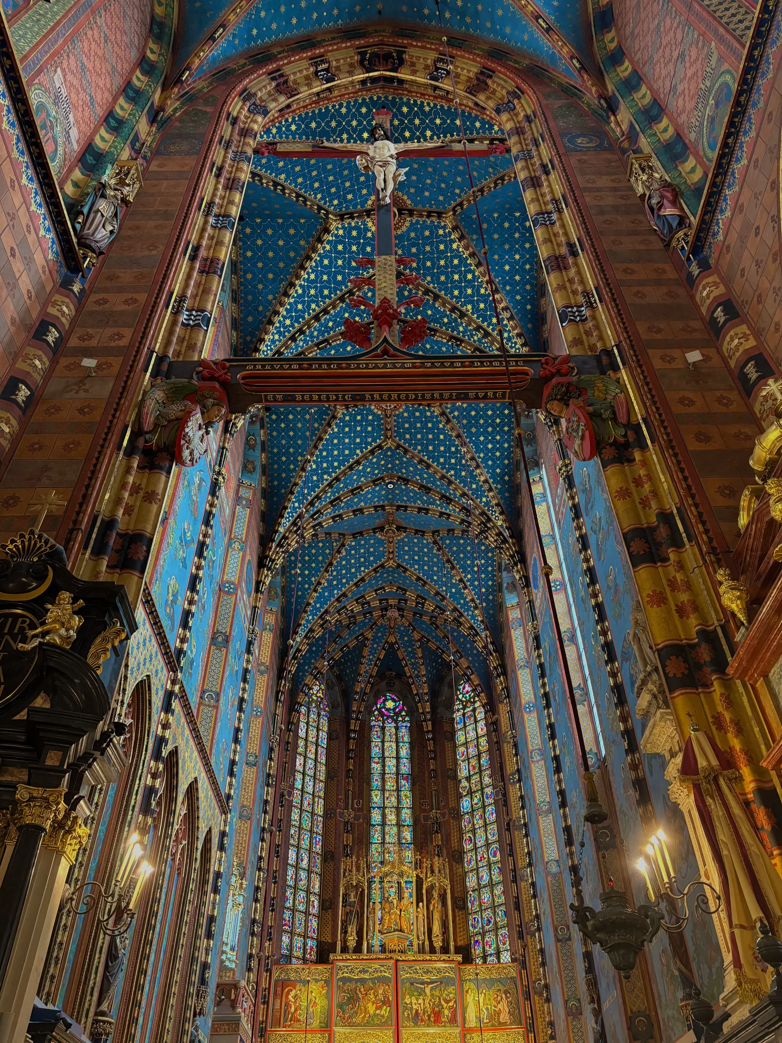 Main view at St. Mary's Basilica Kraków — travel photo