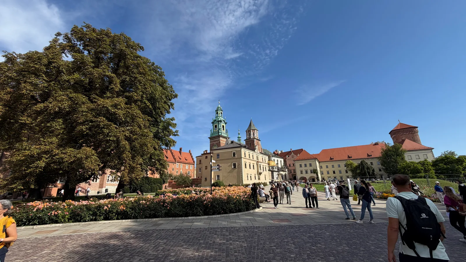 Main view at Wawel Royal Castle-State Art Collection Kraków — travel photo