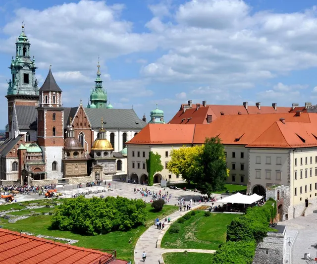 Wawel Royal Castle-State Art Collection — history museum in Krakow