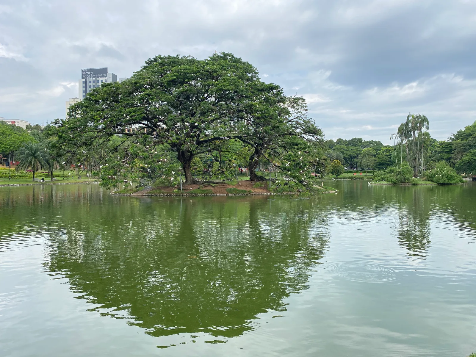 Main view at Permaisuri Lake Garden Kuala Lumpur — travel photo