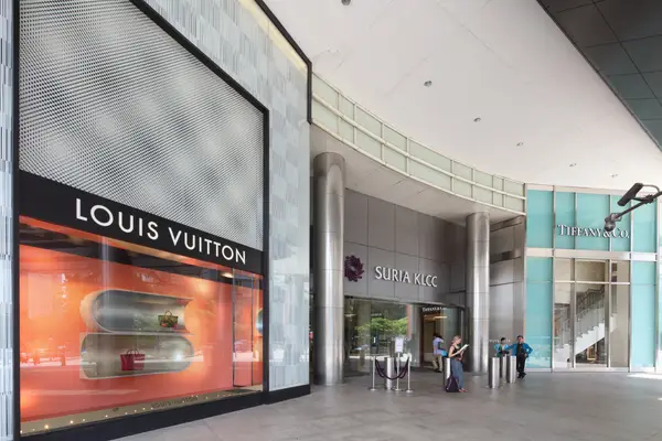 Atmosphere at Suria KLCC Kuala Lumpur — travel photo