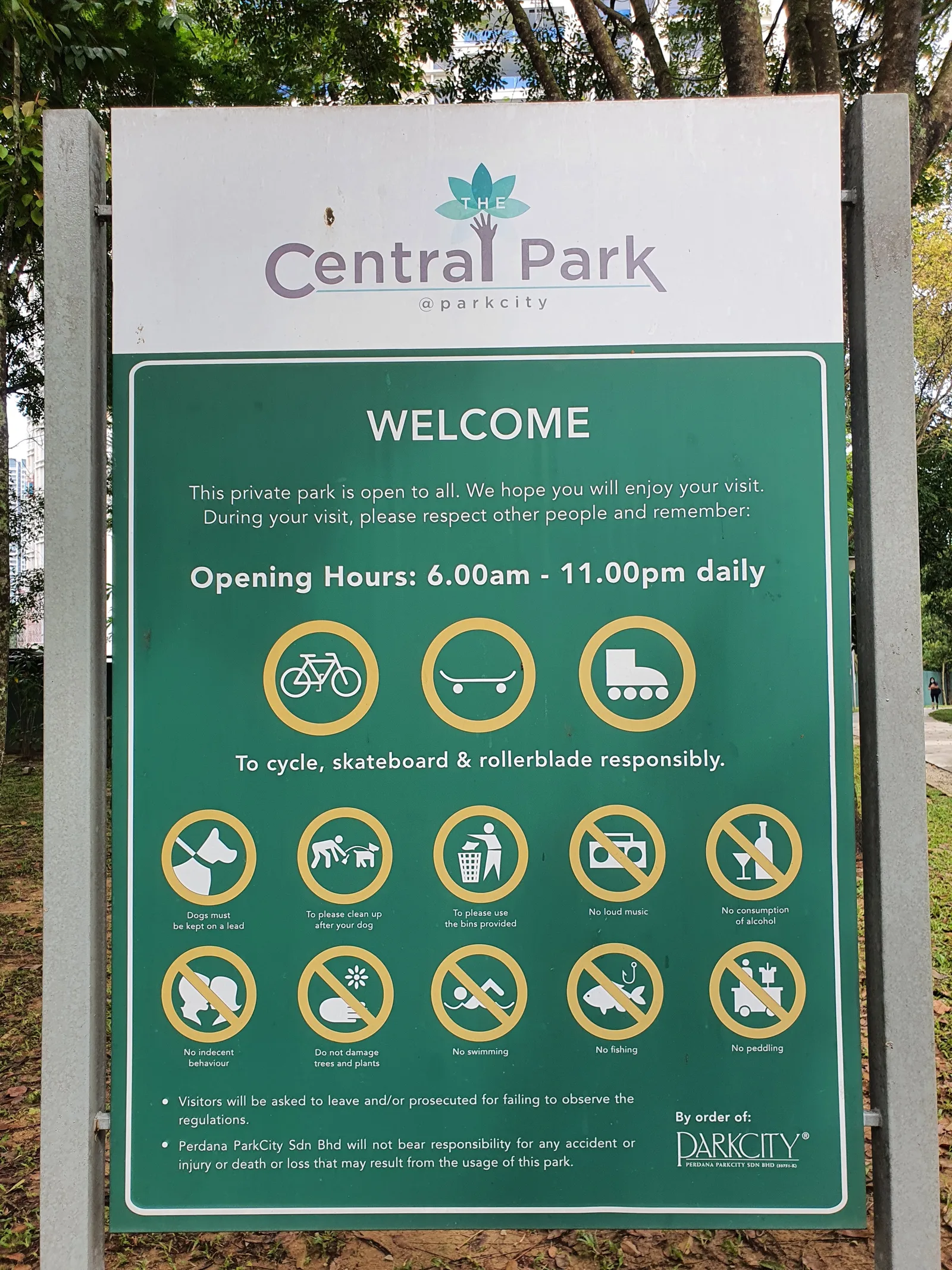 Atmosphere at The Central Park Kuala Lumpur — travel photo