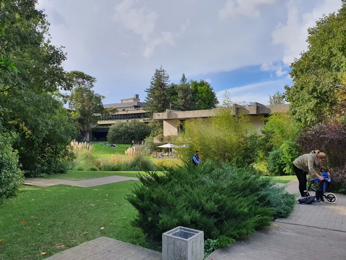 Details at Centro de Arte Moderna Gulbenkian (CAM) Lisbon — travel photo