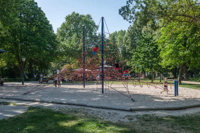 Atmosphere at Jardim da Estrela Lisbon — travel photo