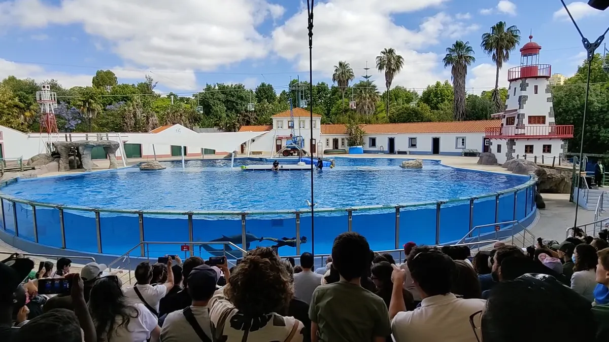 Interior at Jardim Zoológico Lisbon — travel photo