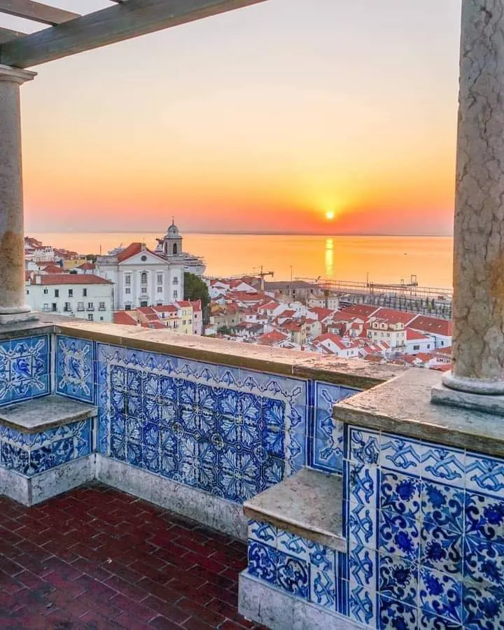 Miradouro de Santa Luzia — romantic guide Lisbon