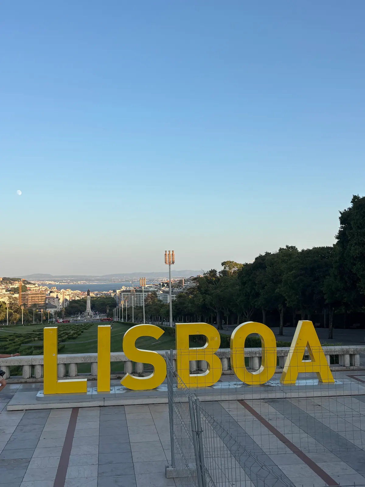 Main view at Observation Deck Park Eduardo VII Lisbon — travel photo