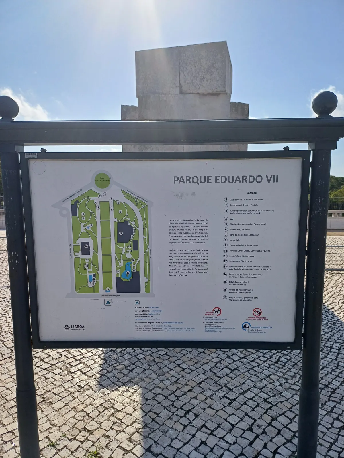 Atmosphere at Observation Deck Park Eduardo VII Lisbon — travel photo