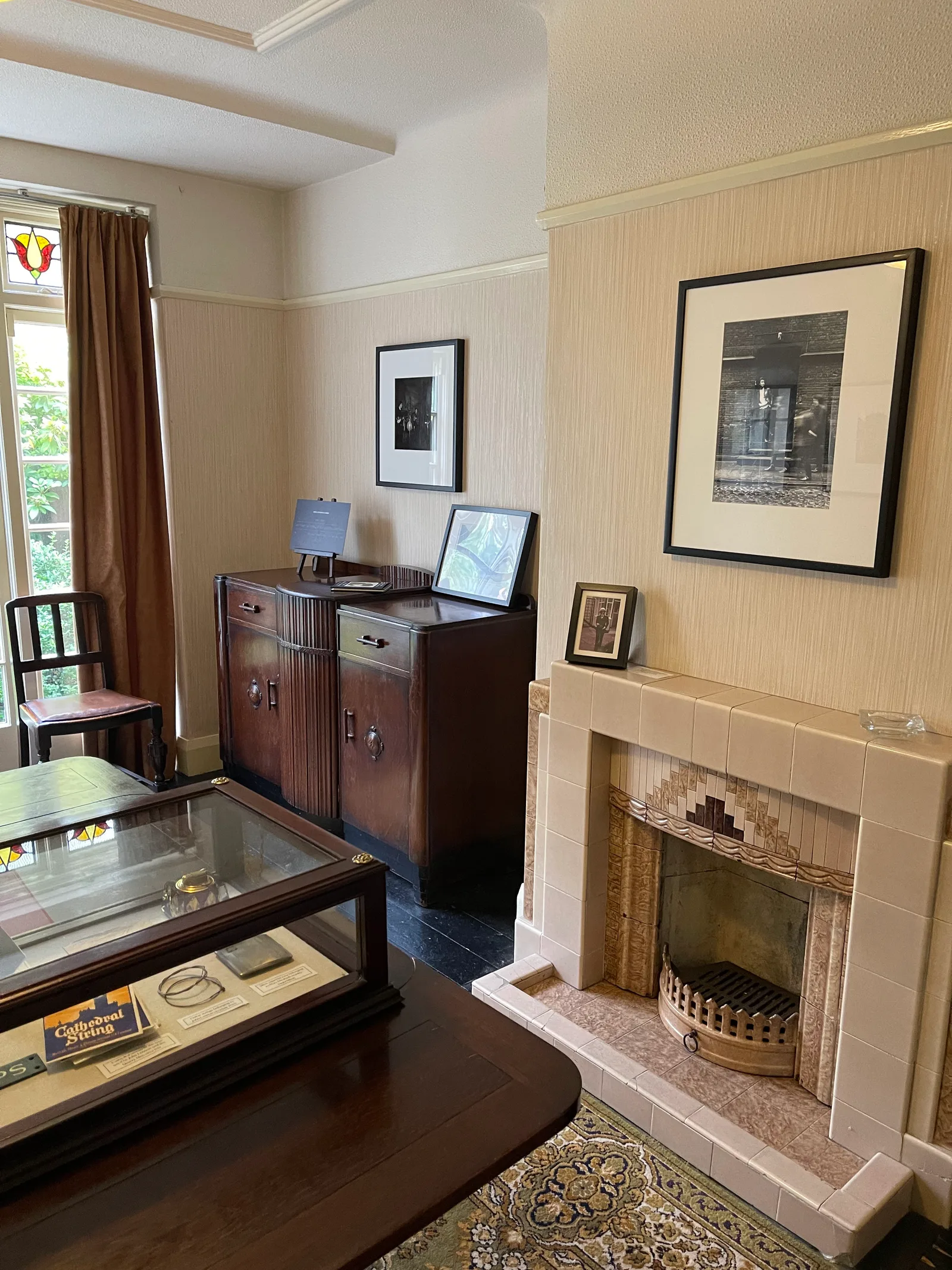 Atmosphere at 251 Menlove Avenue - John Lennon home Liverpool — travel photo
