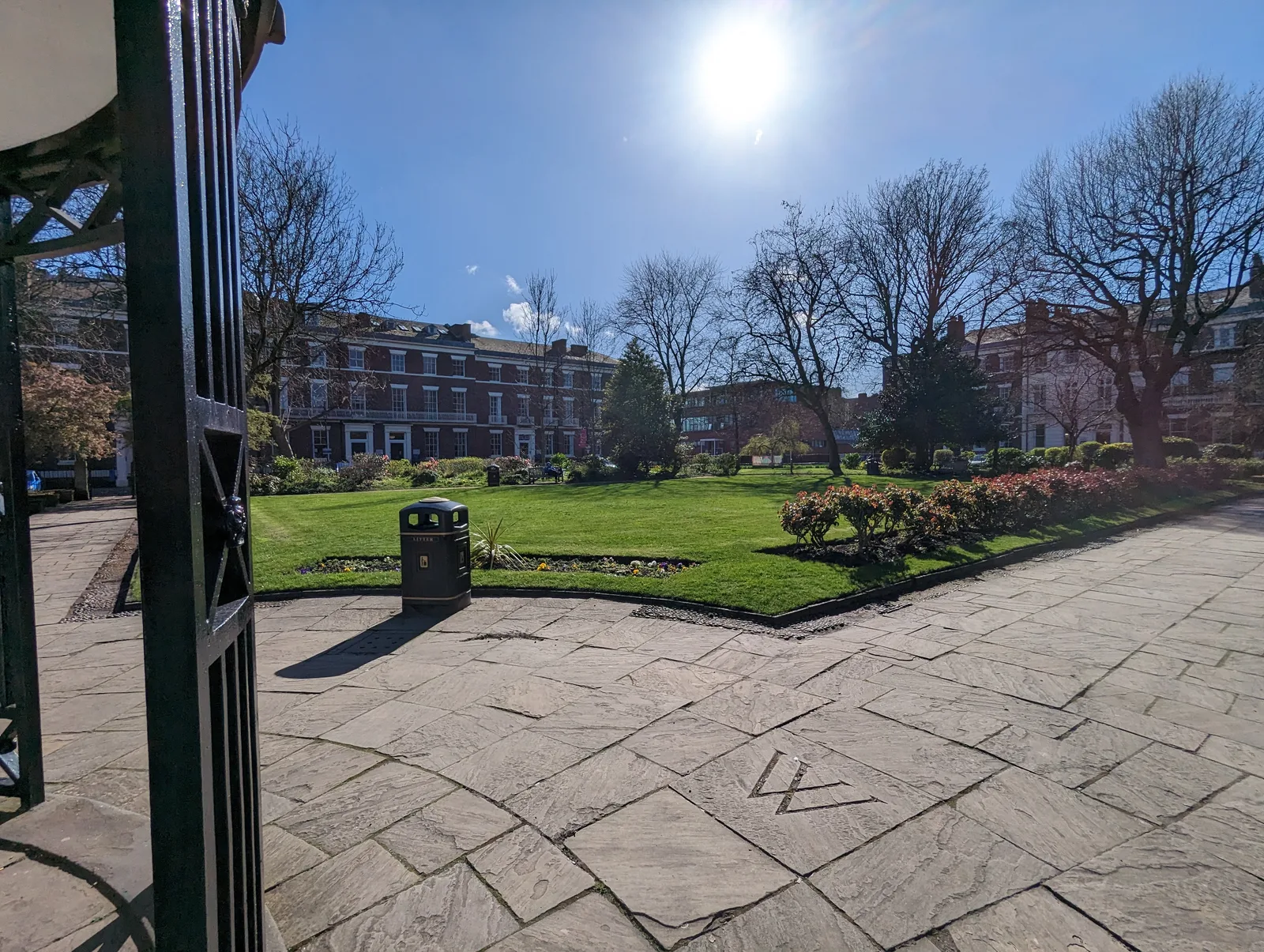 Details at Abercromby Square Park Liverpool — travel photo