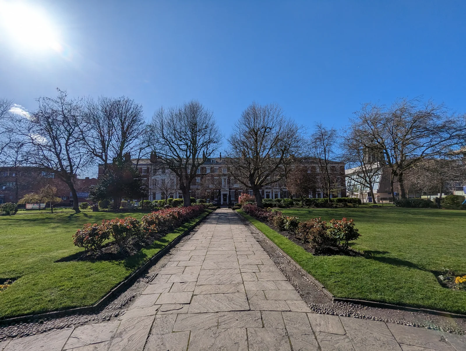 Atmosphere at Abercromby Square Park Liverpool — travel photo