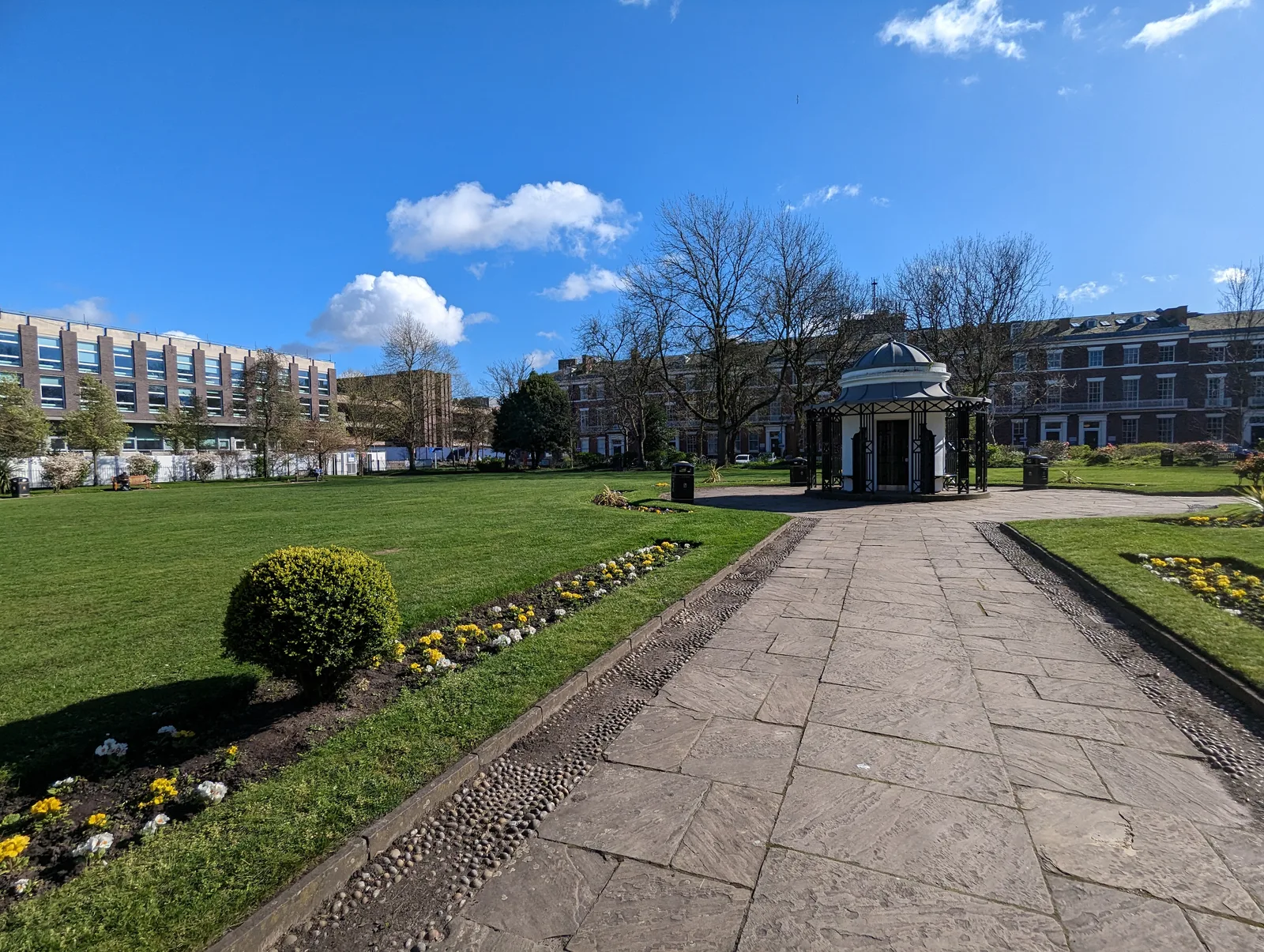 Abercromby Square Park — romantic guide Liverpool