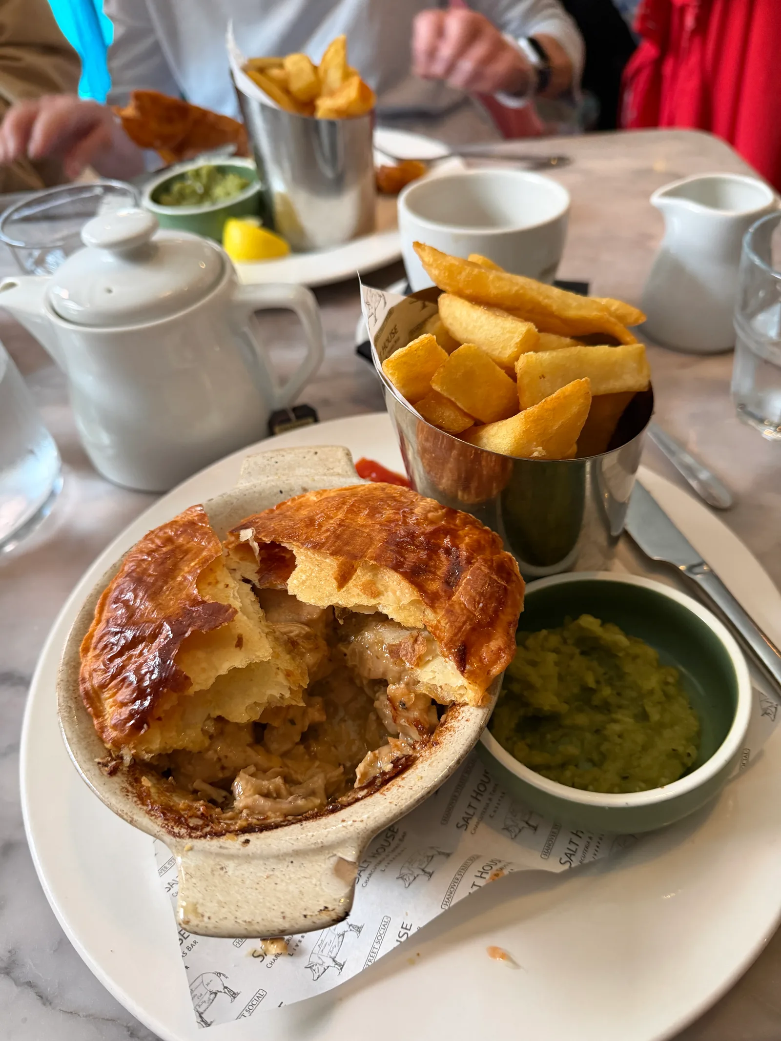Atmosphere at Hanover Street Social Liverpool — travel photo