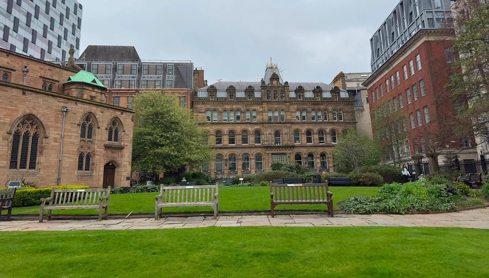 Details at Our Lady and St Nicholas Church Garden Liverpool — travel photo