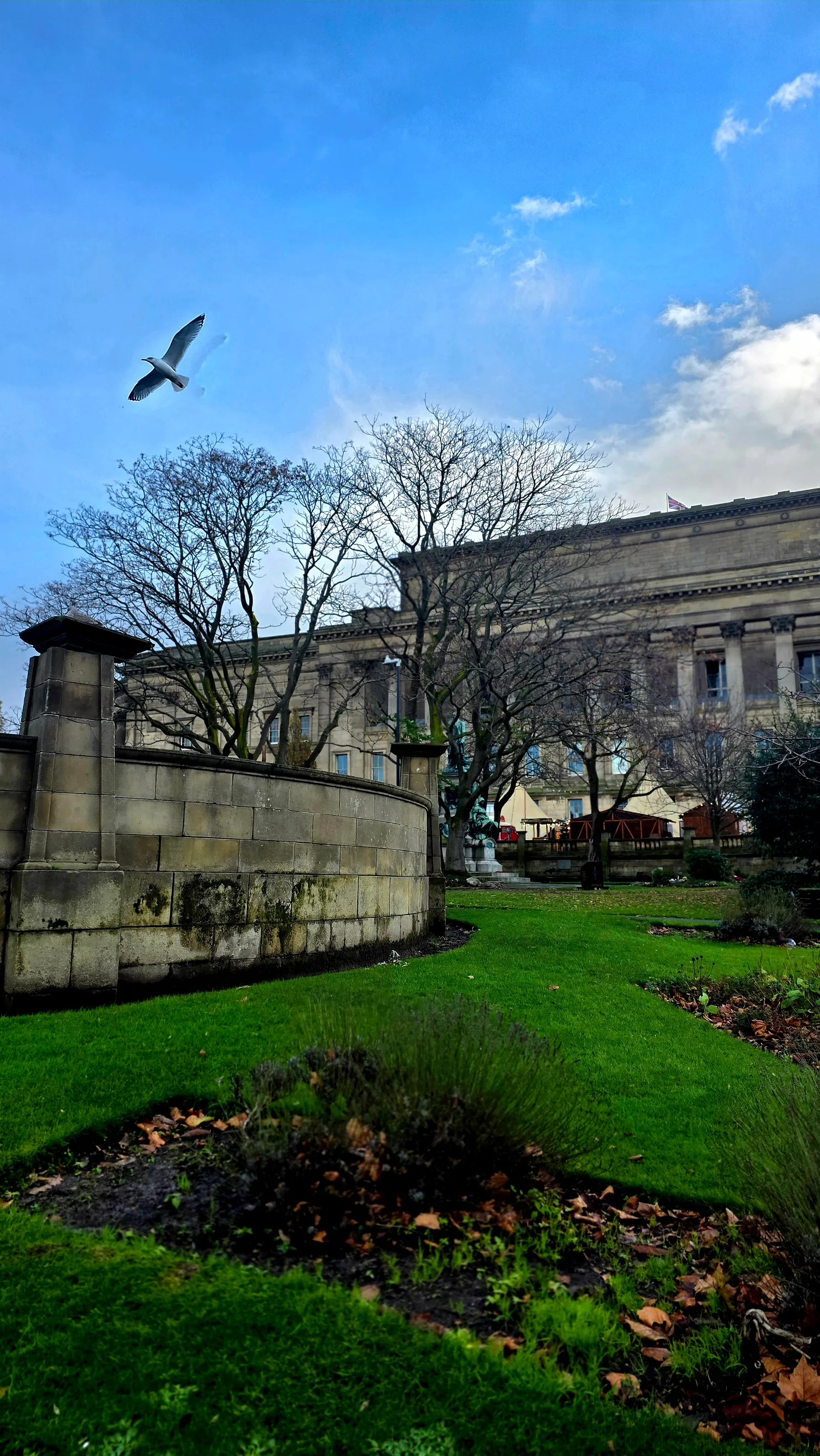 Atmosphere at St John's Gardens Liverpool — travel photo
