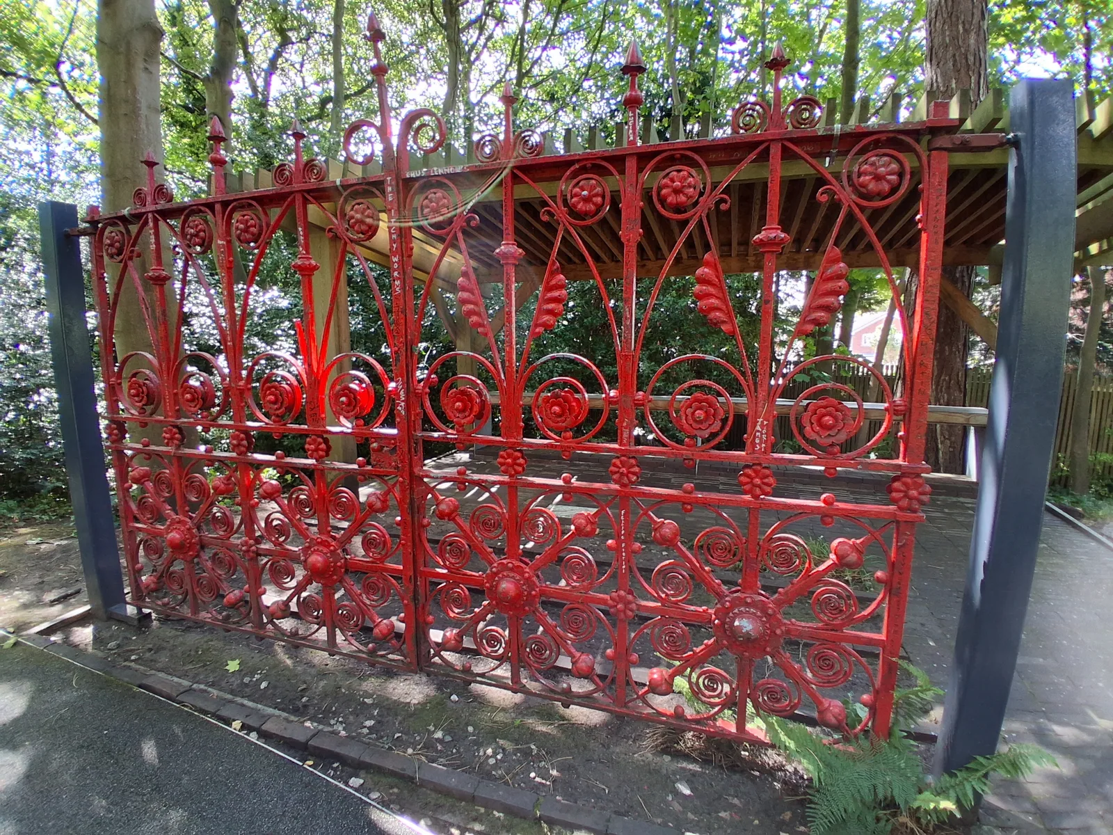 Atmosphere at Strawberry Field Liverpool — travel photo