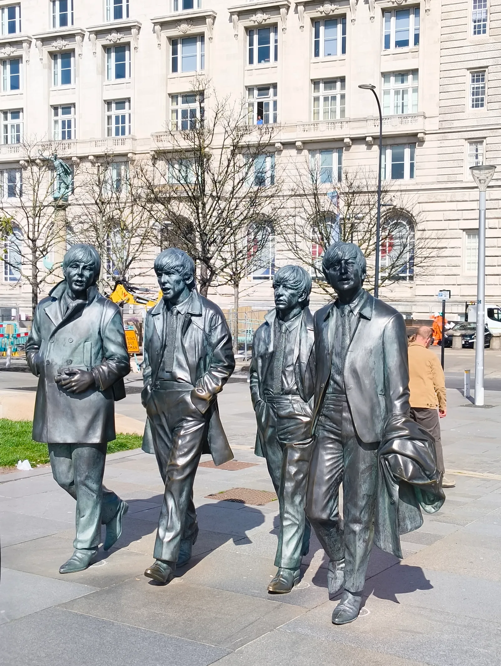 Atmosphere at The Beatles Statues Liverpool — travel photo