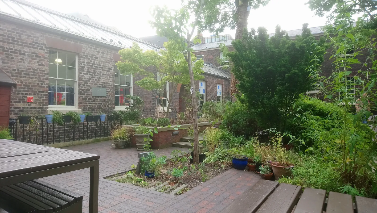 Main view at The Bluecoat Garden Liverpool — travel photo