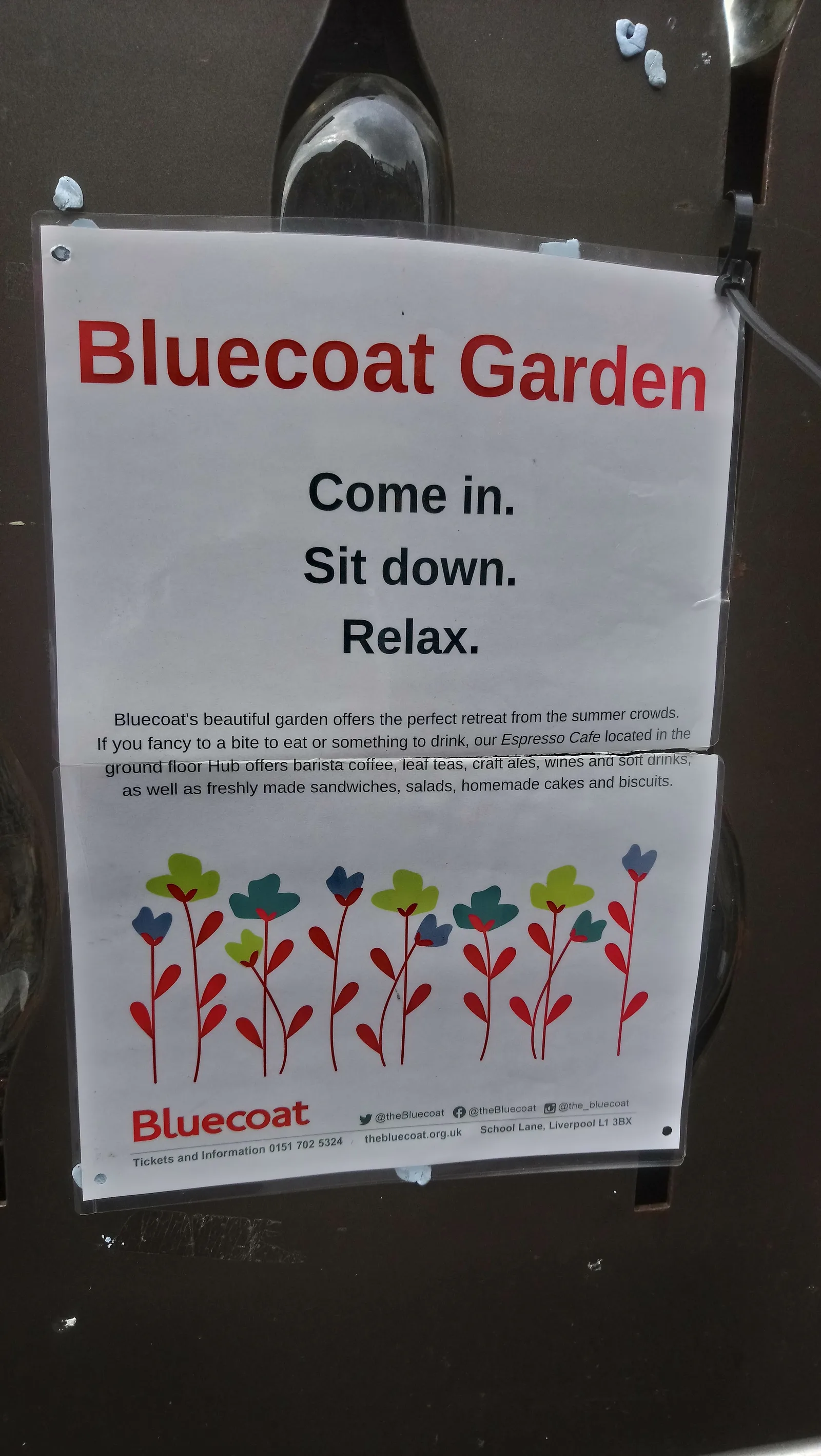 Atmosphere at The Bluecoat Garden Liverpool — travel photo