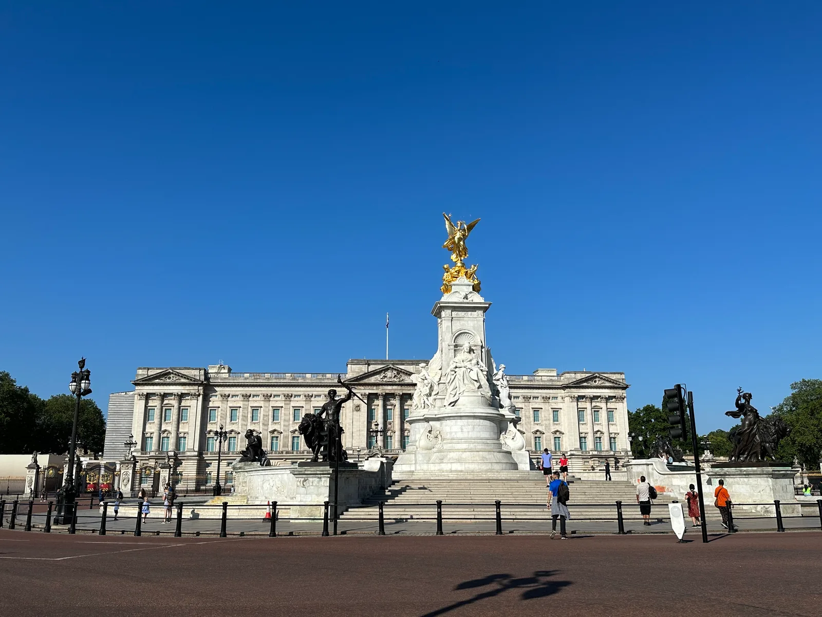 Details at Buckingham Palace London — travel photo