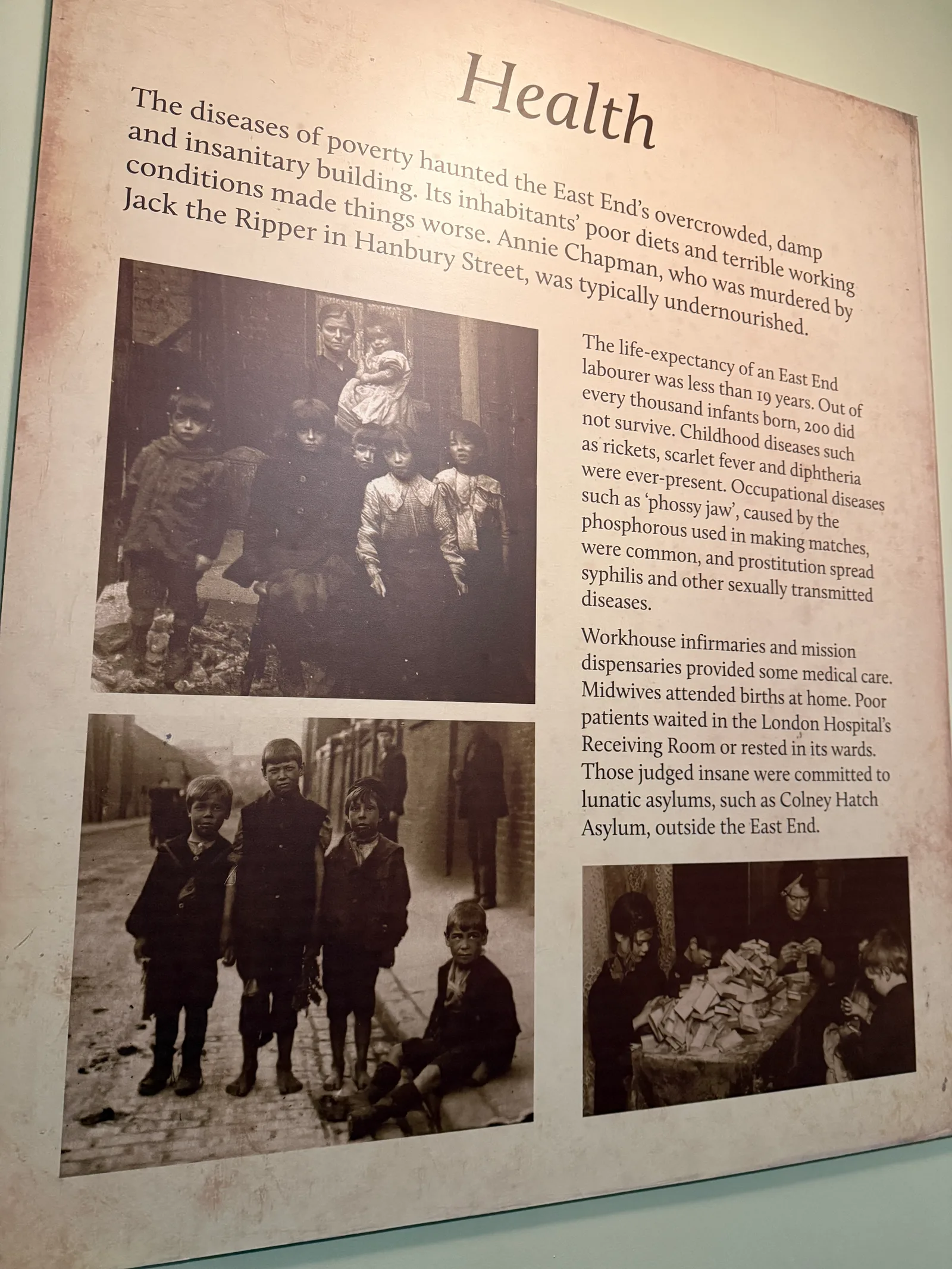 Atmosphere at Jack The Ripper Museum London — travel photo